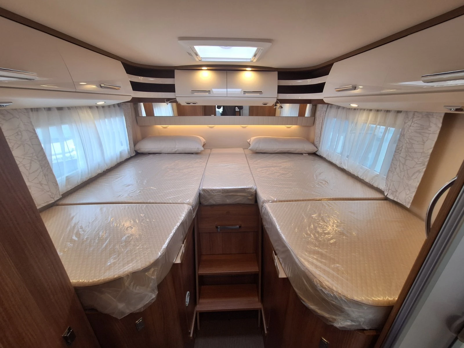 Кемпер Carthago c tourer 147 rb l , снимка 14 - Каравани и кемпери - 53632295