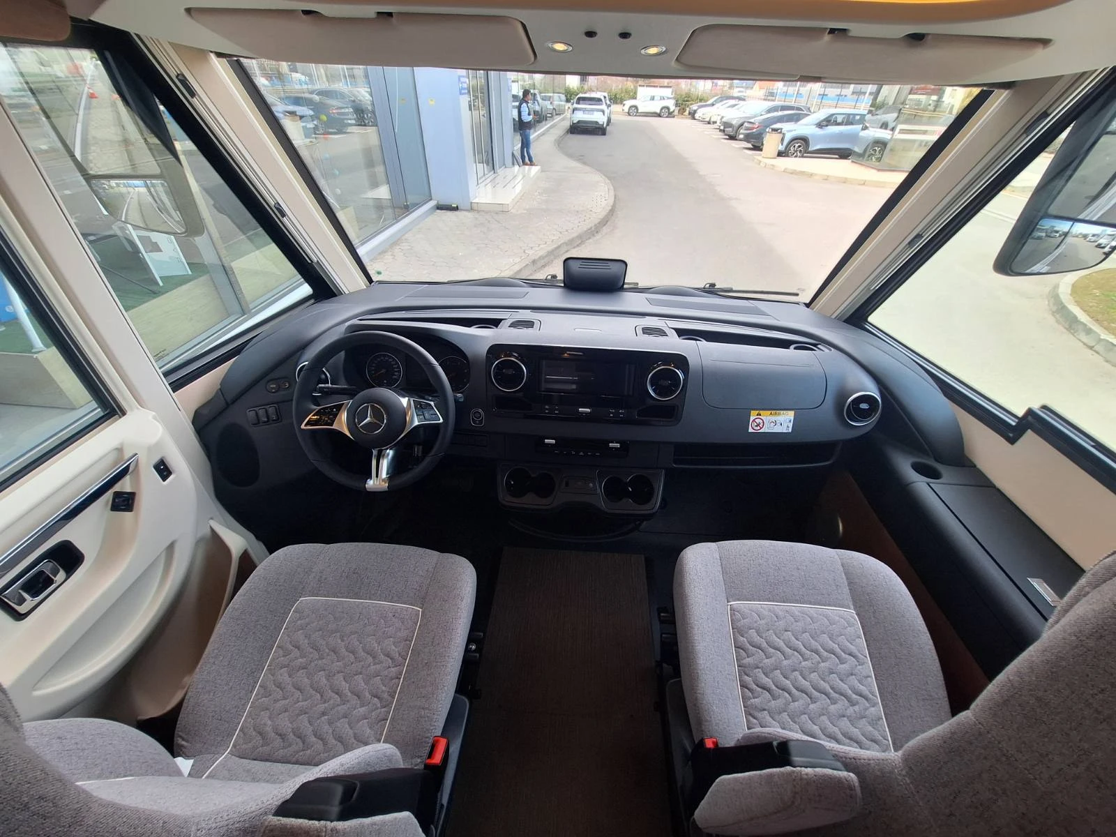 Кемпер Carthago c tourer 147 rb l , снимка 7 - Каравани и кемпери - 53632295