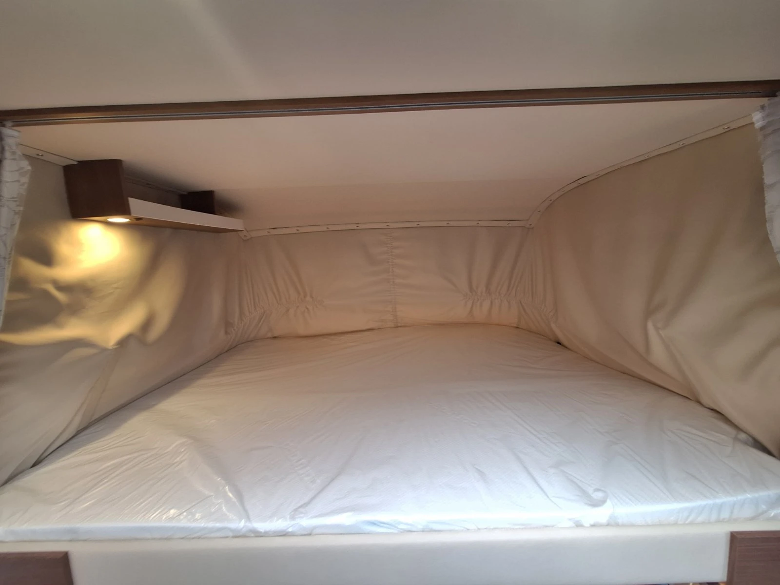 Кемпер Carthago c tourer 147 rb l , снимка 13 - Каравани и кемпери - 53632295