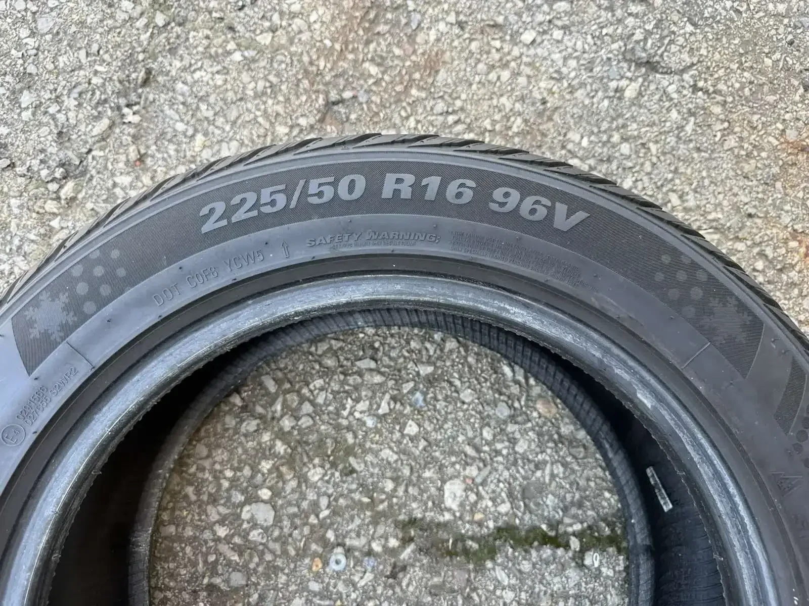 Гуми Зимни 225/50R16, снимка 7 - Гуми и джанти - 55426170