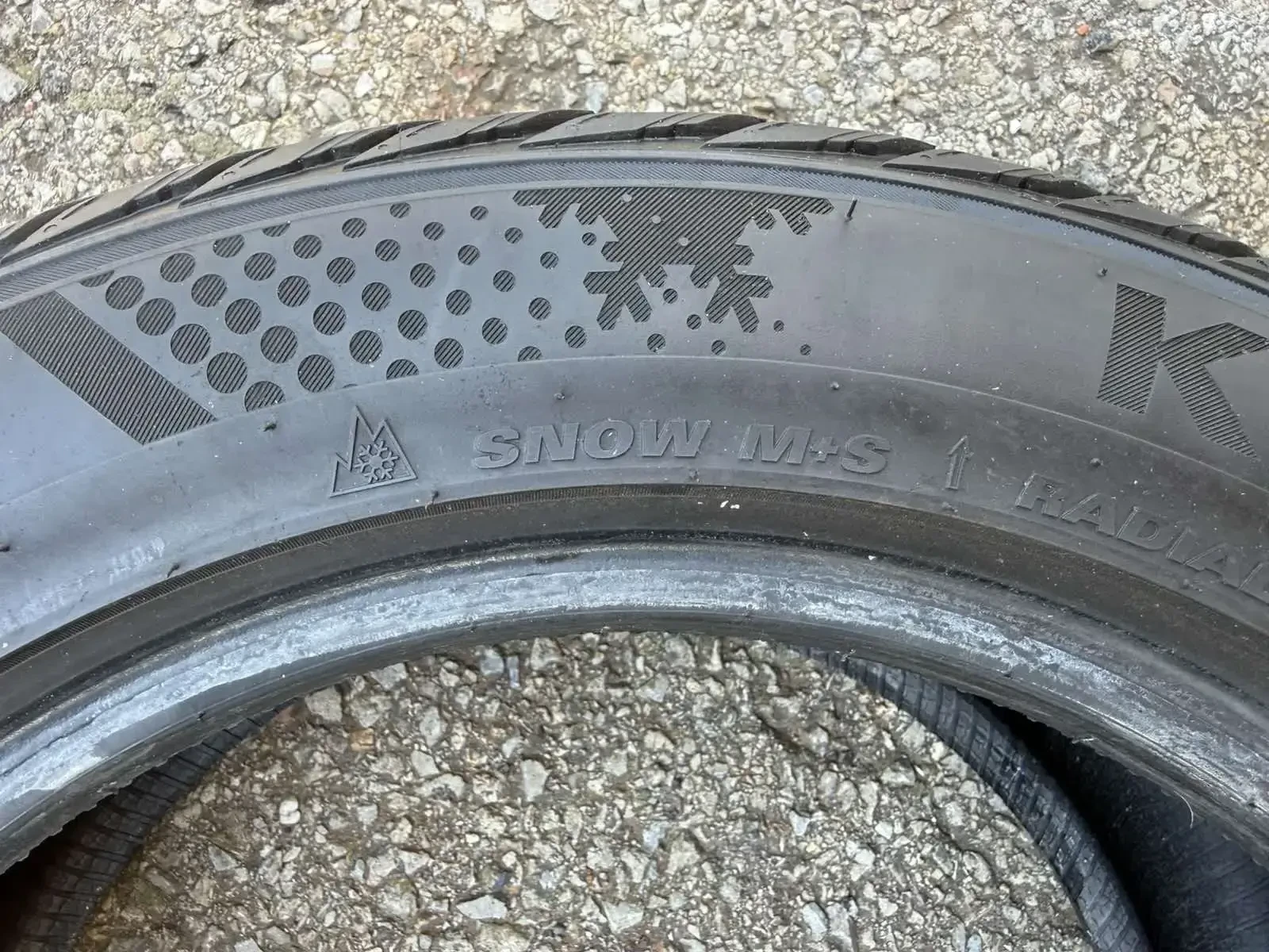 Гуми Зимни 225/50R16, снимка 6 - Гуми и джанти - 55426170