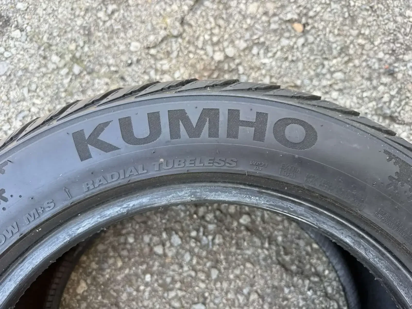 Гуми Зимни 225/50R16, снимка 4 - Гуми и джанти - 55426170