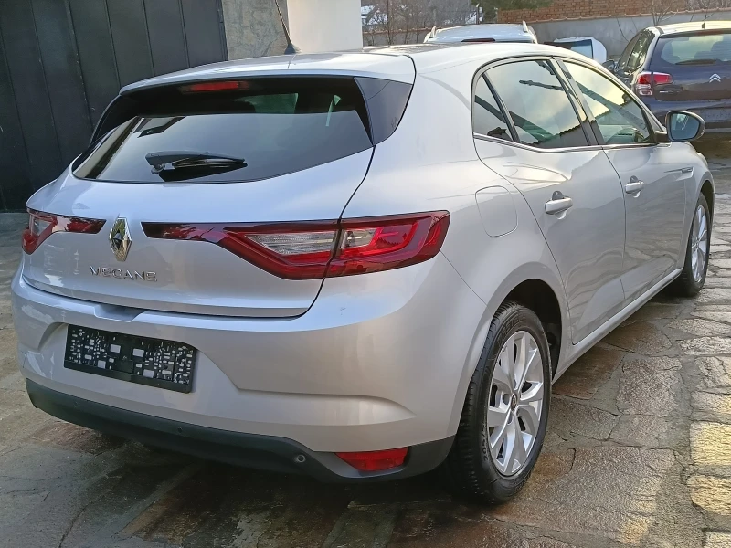 Renault Megane 1.3i Автоматик, снимка 5 - Автомобили и джипове - 48758368