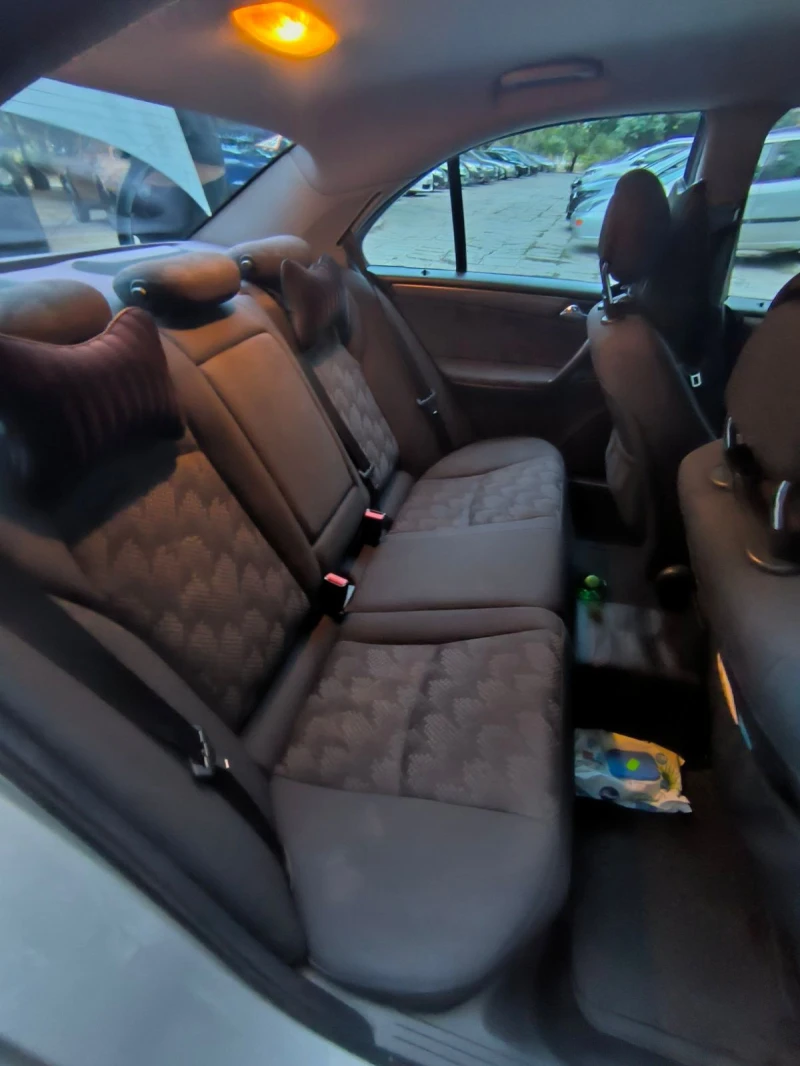 Mercedes-Benz C 180 Kompressor Avantgarde, снимка 9 - Автомобили и джипове - 52362136