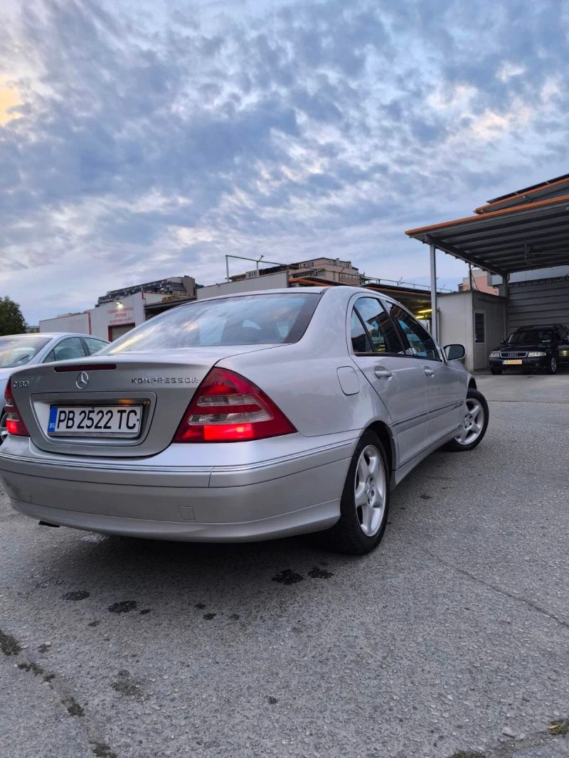 Mercedes-Benz C 180 Kompressor Avantgarde, снимка 4 - Автомобили и джипове - 52362136