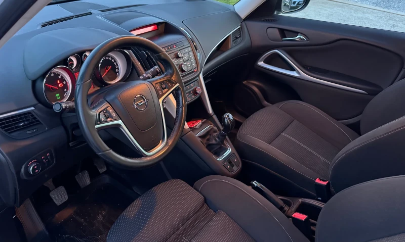 Opel Zafira 1.6CDTI, снимка 11 - Автомобили и джипове - 52967843