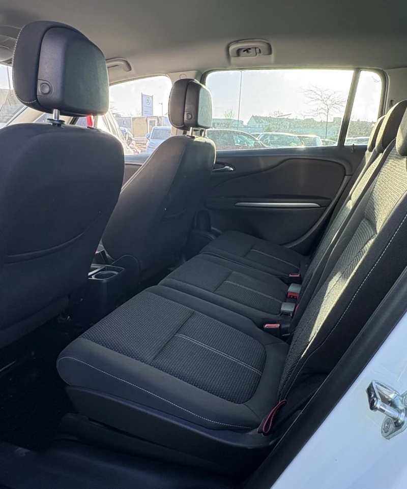 Opel Zafira 1.6CDTI, снимка 11 - Автомобили и джипове - 52802949