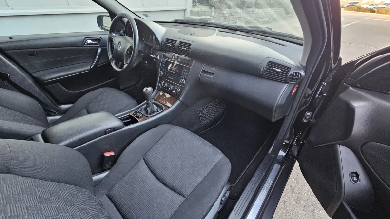 Mercedes-Benz C 220 * 198 000 * км, снимка 9 - Автомобили и джипове - 52851269