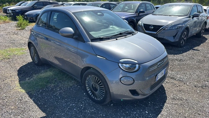 Fiat 500e 42kWh KeylessGo Klima , снимка 2 - Автомобили и джипове - 56323874
