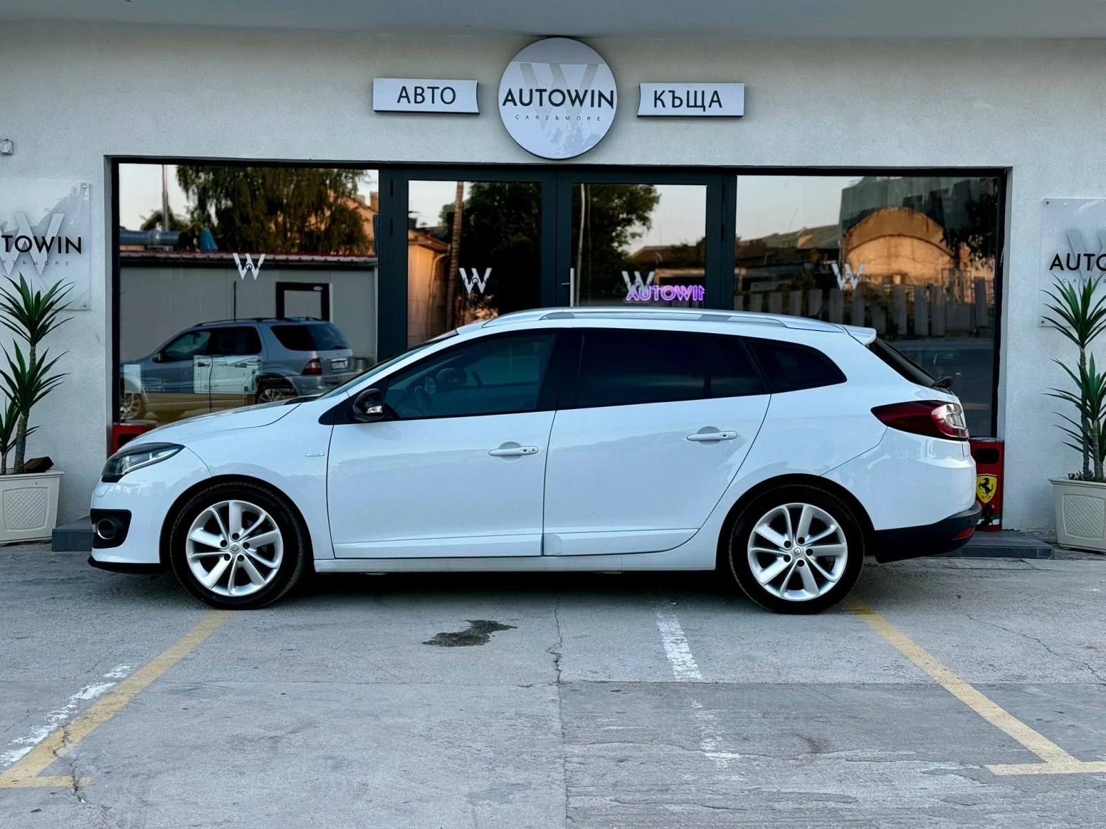 Renault Megane 1.5 dCi SportTourer AUTOMATIC - изображение 8