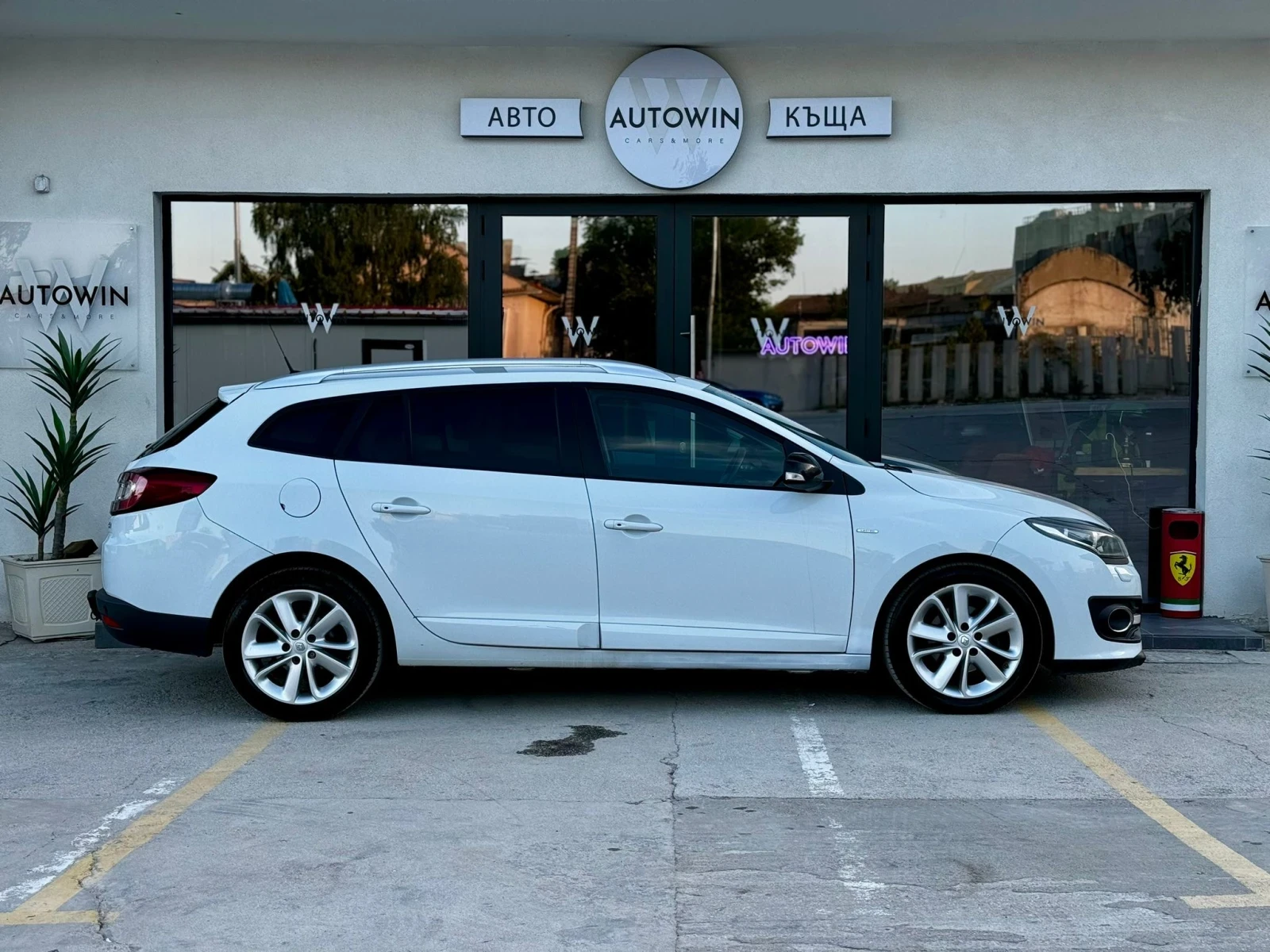 Renault Megane 1.5 dCi SportTourer AUTOMATIC - изображение 7