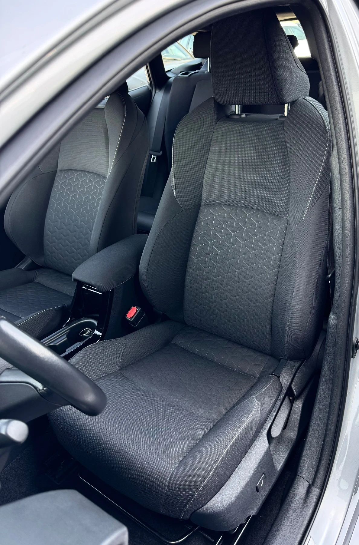 Toyota Corolla Гаранционна / 114000km - изображение 9