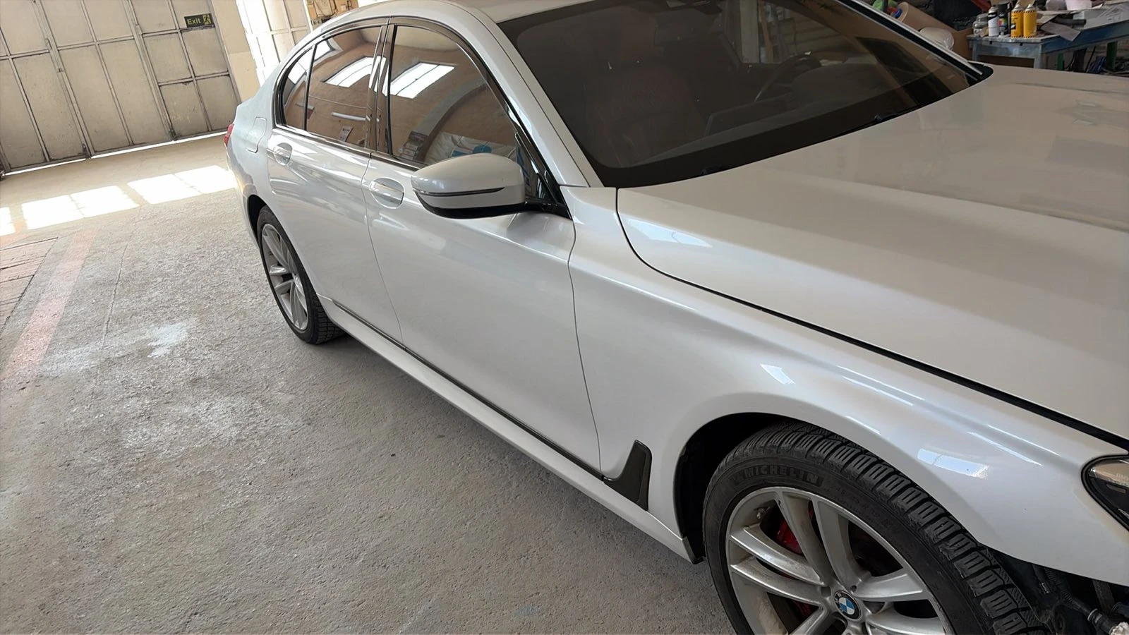 BMW 750 G11 benzin 4.4 M paket V8 Performans, снимка 5 - Автомобили и джипове - 53966196