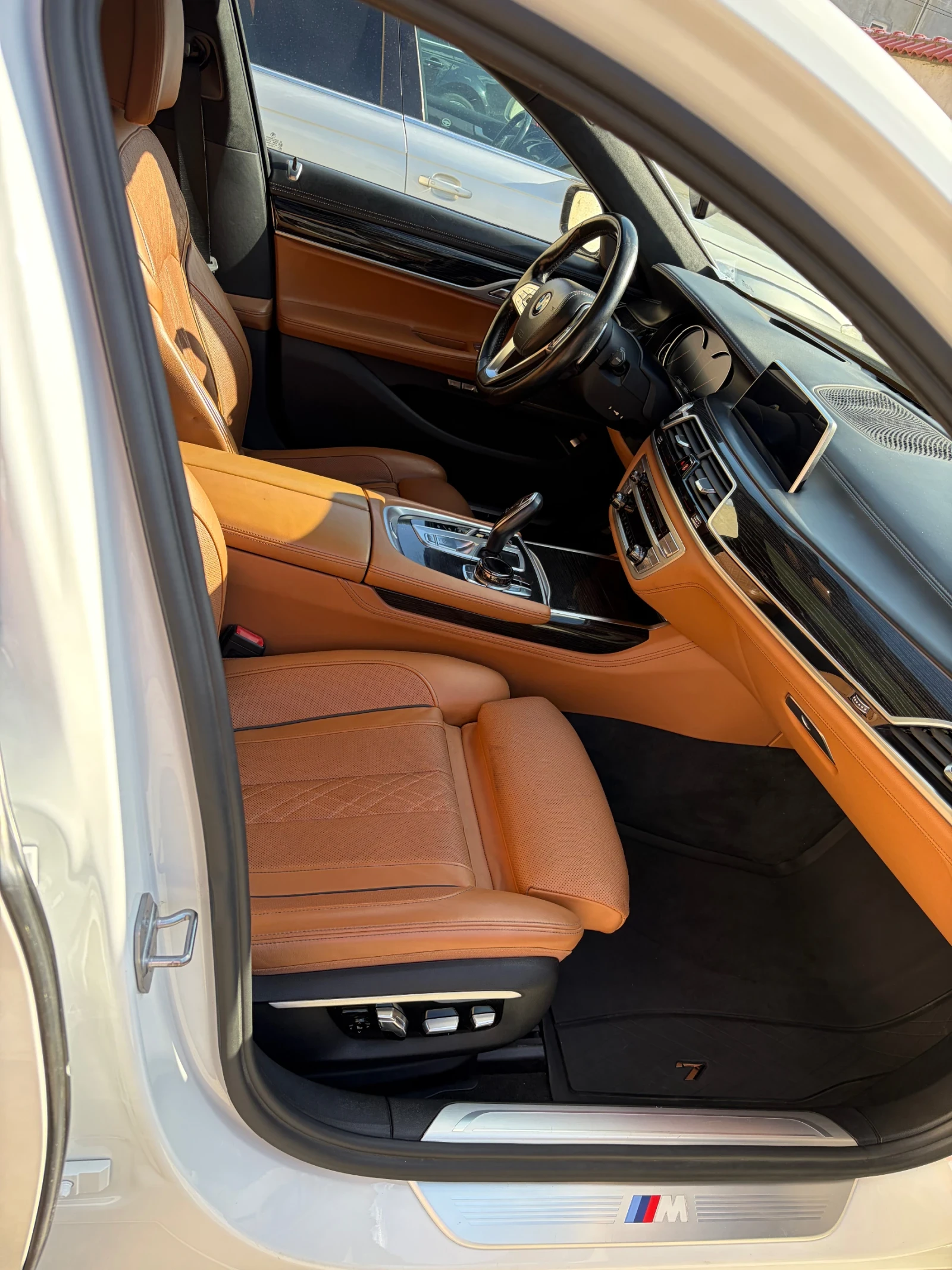 BMW 750 XDRIVE /G11 M Paket, снимка 10 - Автомобили и джипове - 53966196