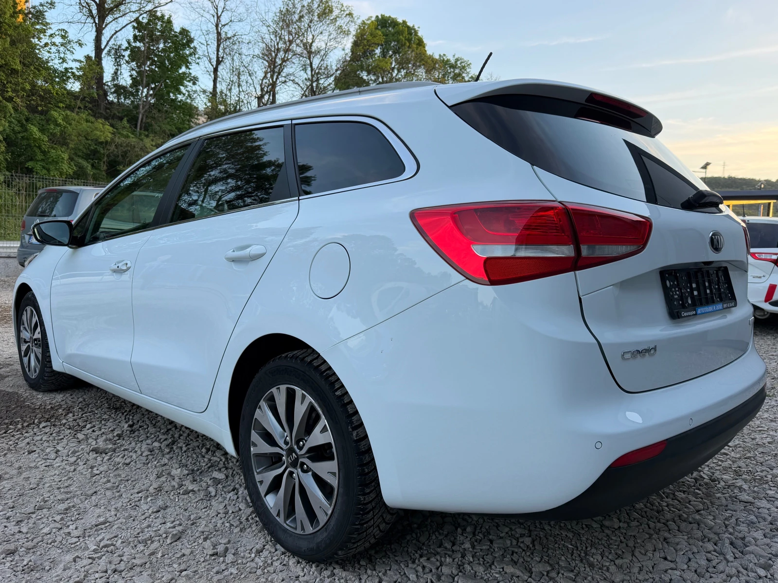 Kia Ceed 1.6CRDI* FACE* FULL* EVRO6 | Mobile.bg � ����������� 6
