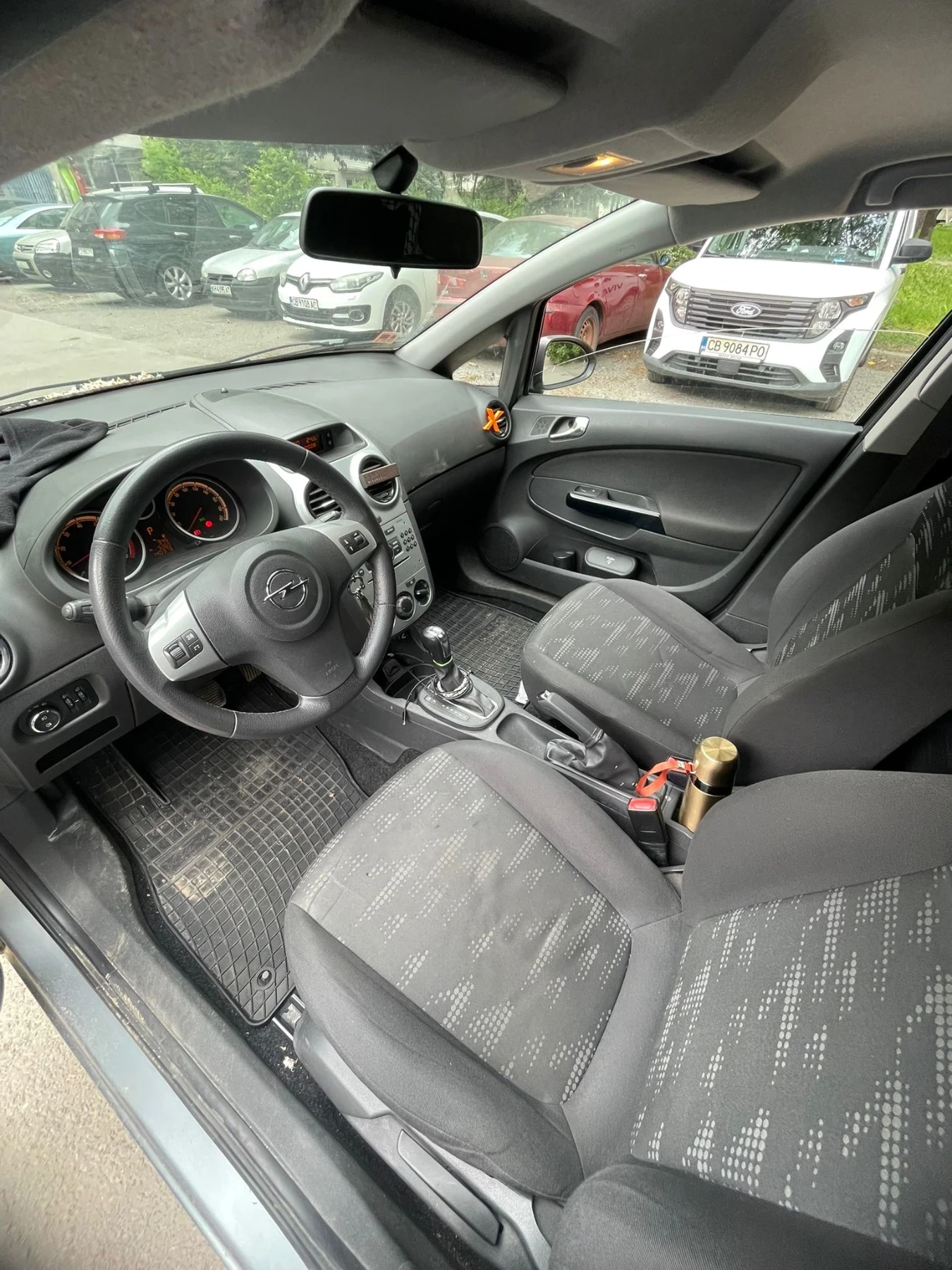 Opel Corsa 1.2 Бензин Автоматик, снимка 9 - Автомобили и джипове - 54646485