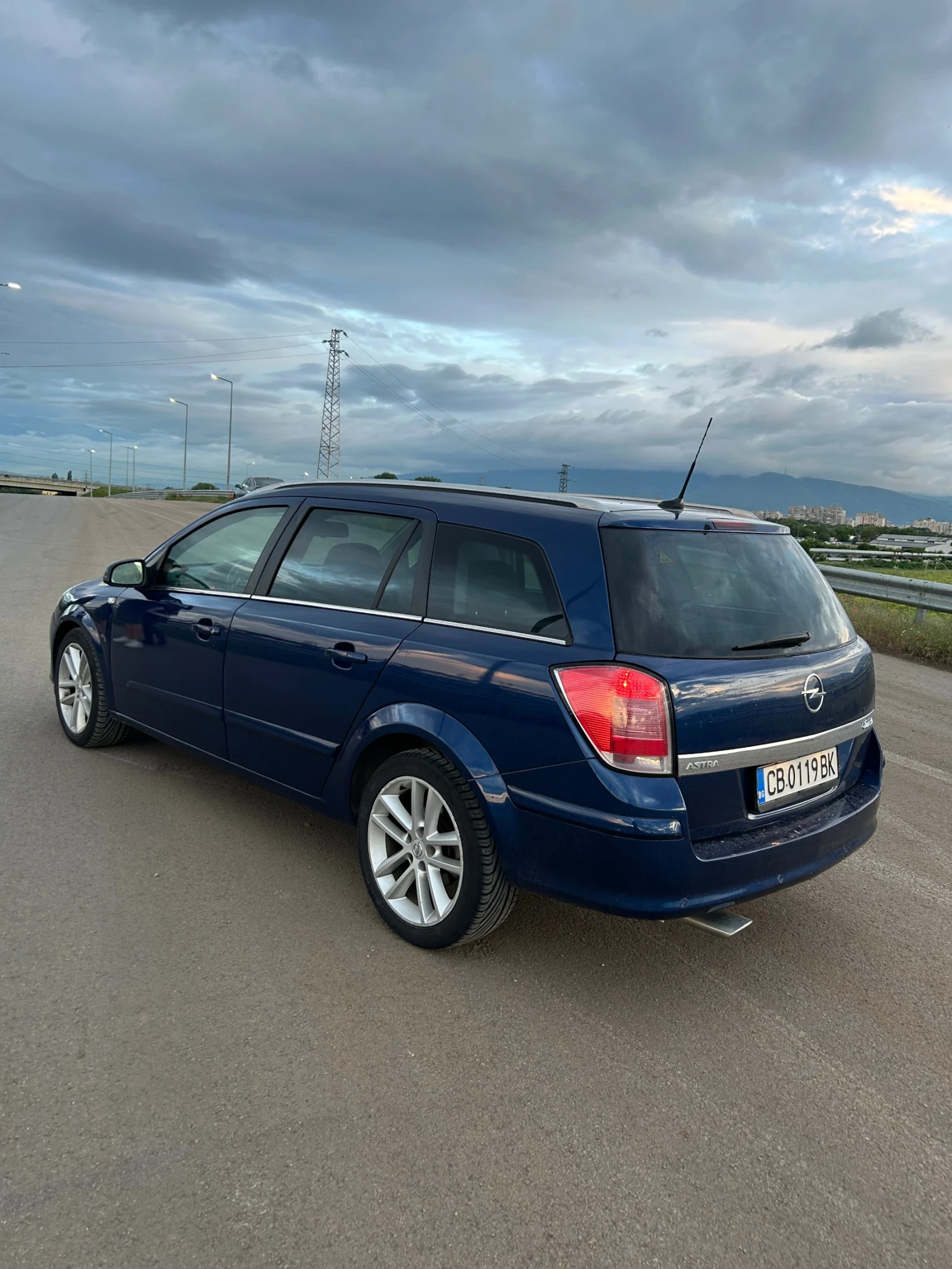 Opel Astra 2.0 турбо, снимка 2 - Автомобили и джипове - 54646591