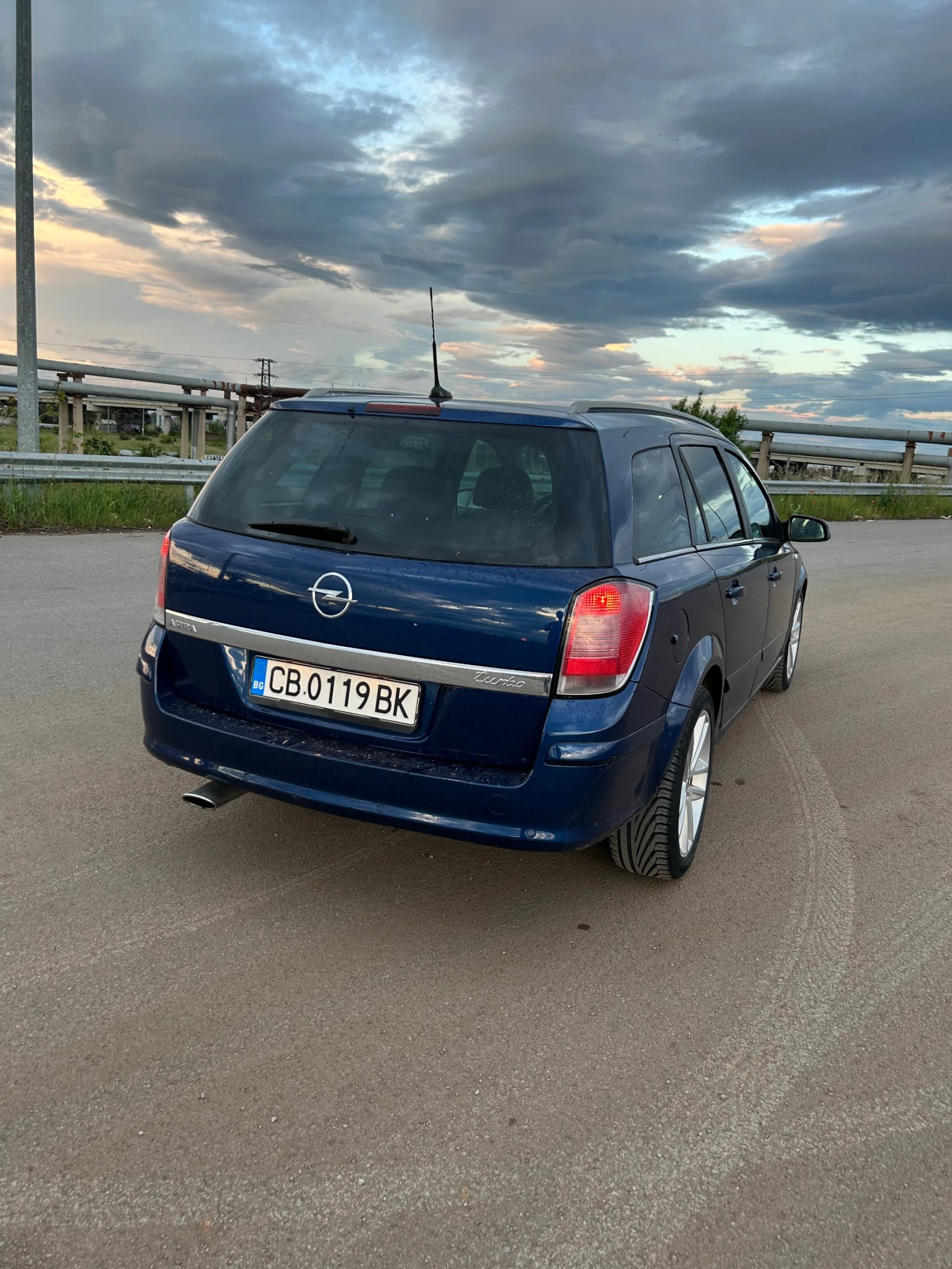 Opel Astra 2.0 турбо, снимка 3 - Автомобили и джипове - 54646591