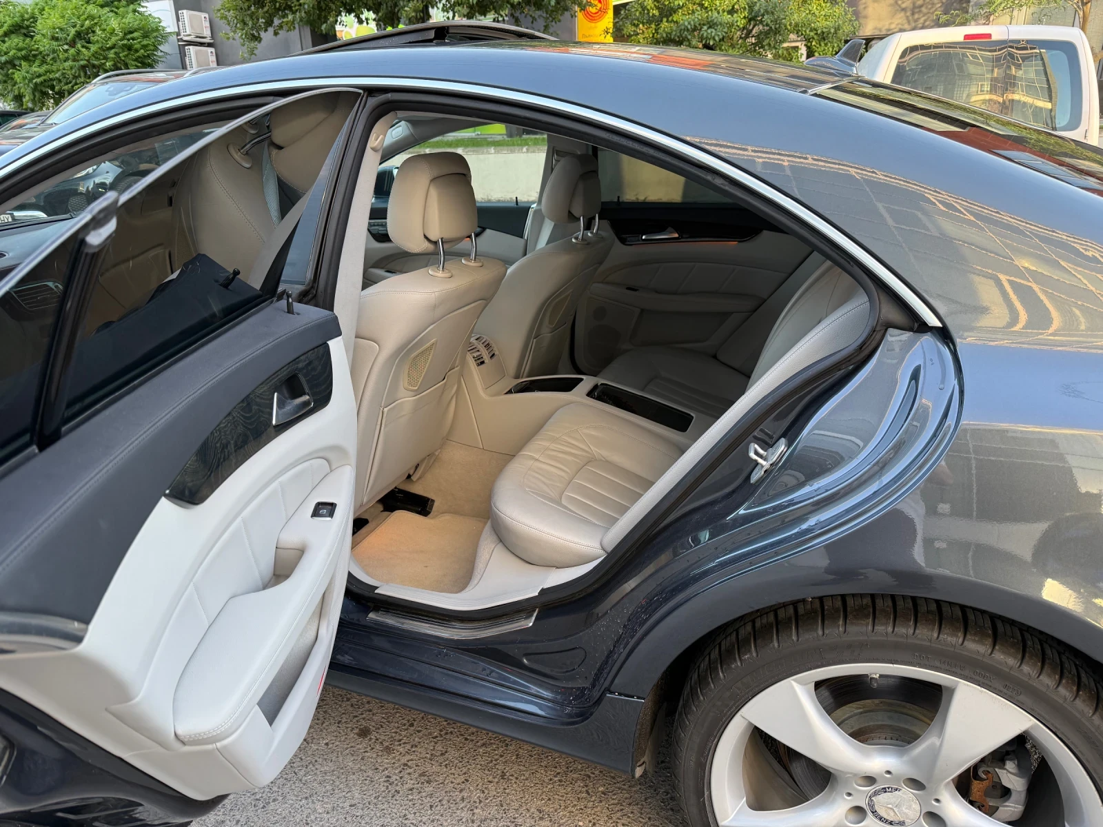 Mercedes-Benz CLS 500 550, снимка 11 - Автомобили и джипове - 54838821