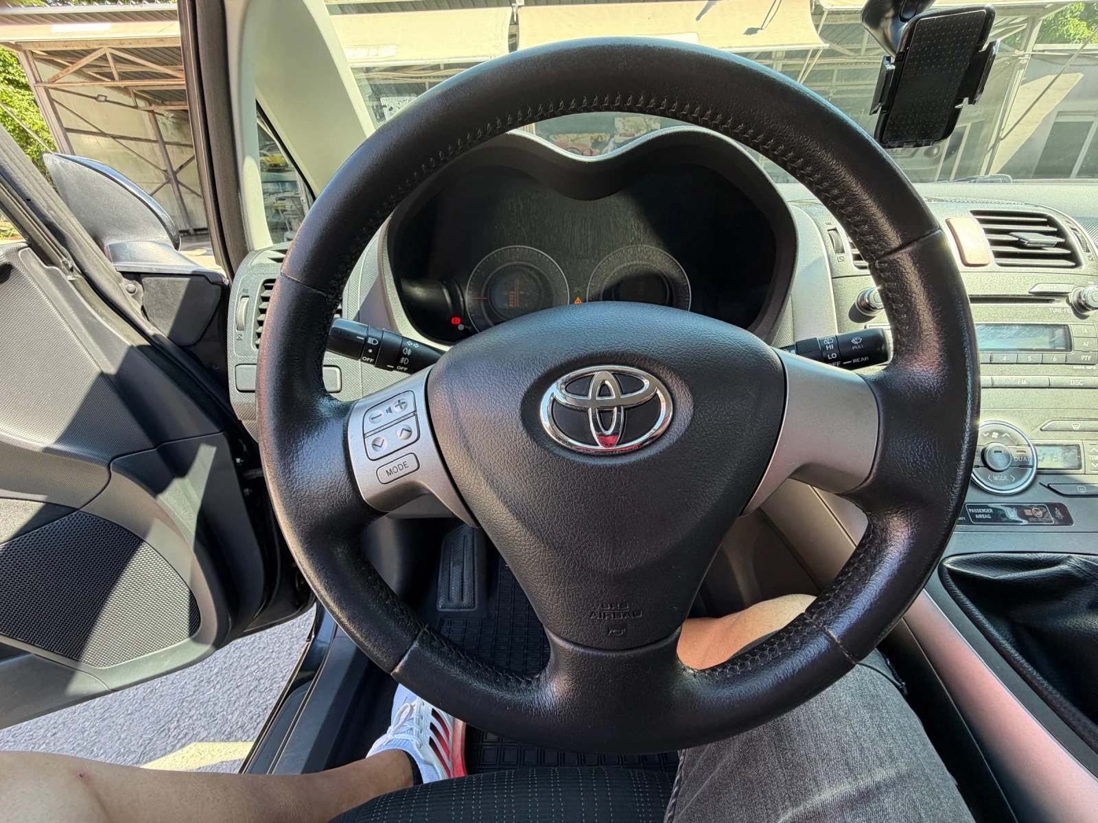 Toyota Auris, снимка 9 - Автомобили и джипове - 55140385