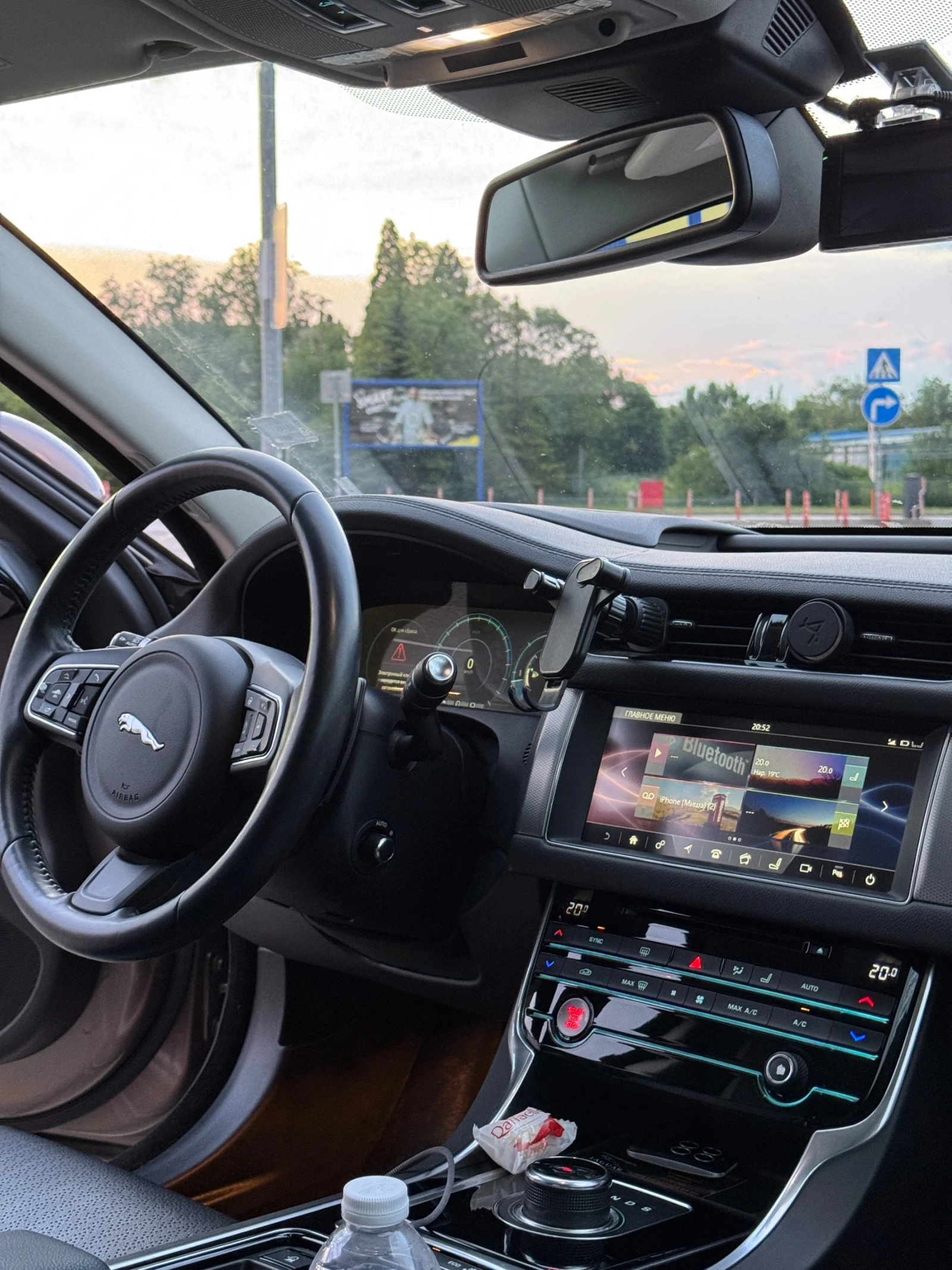 Jaguar Xf 2.0d RWD x260, снимка 15 - Автомобили и джипове - 55157537