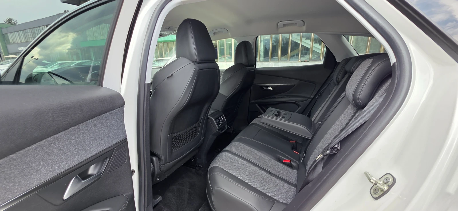 Peugeot 3008 PLUG-IN-HYBRID 225 , снимка 10 - Автомобили и джипове - 55327857