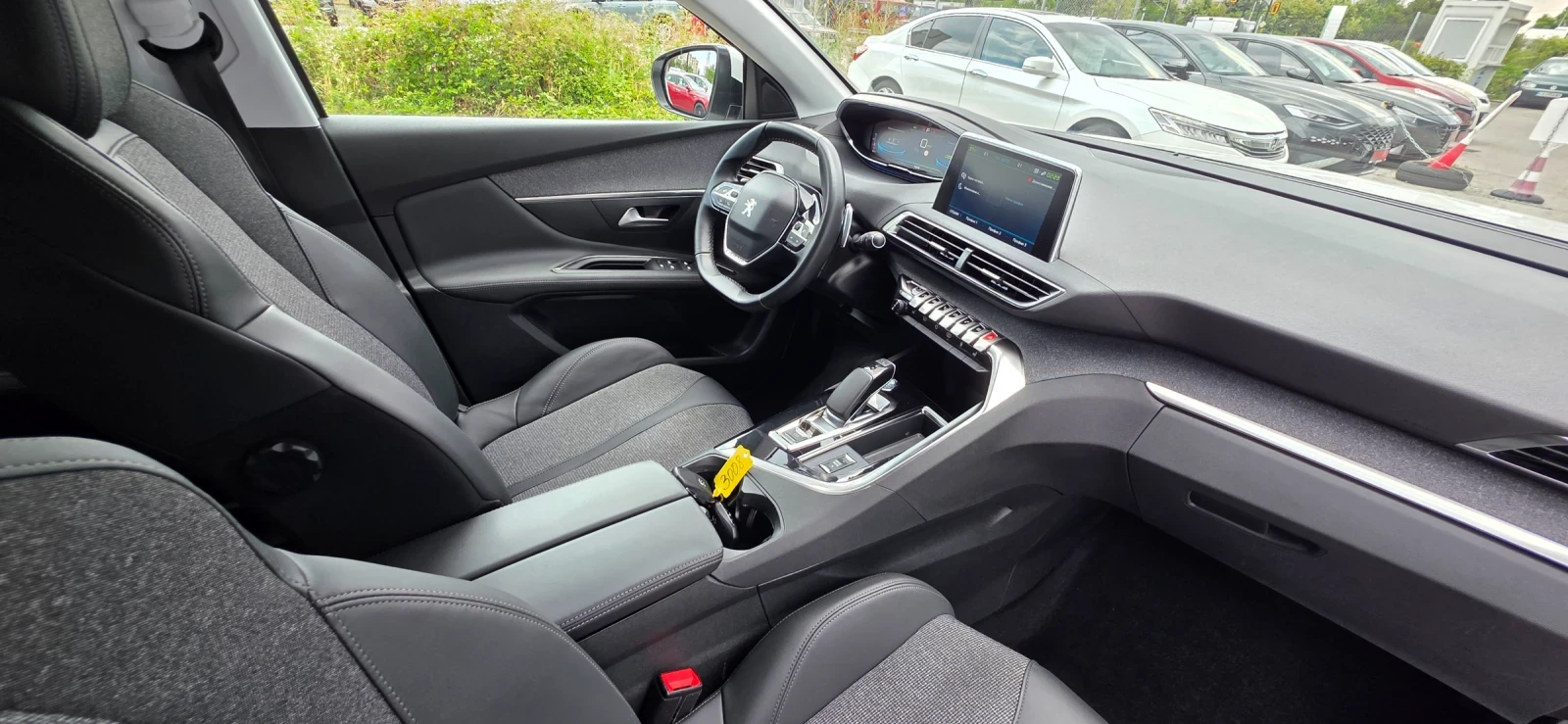 Peugeot 3008 PLUG-IN-HYBRID 225 , снимка 13 - Автомобили и джипове - 55327857