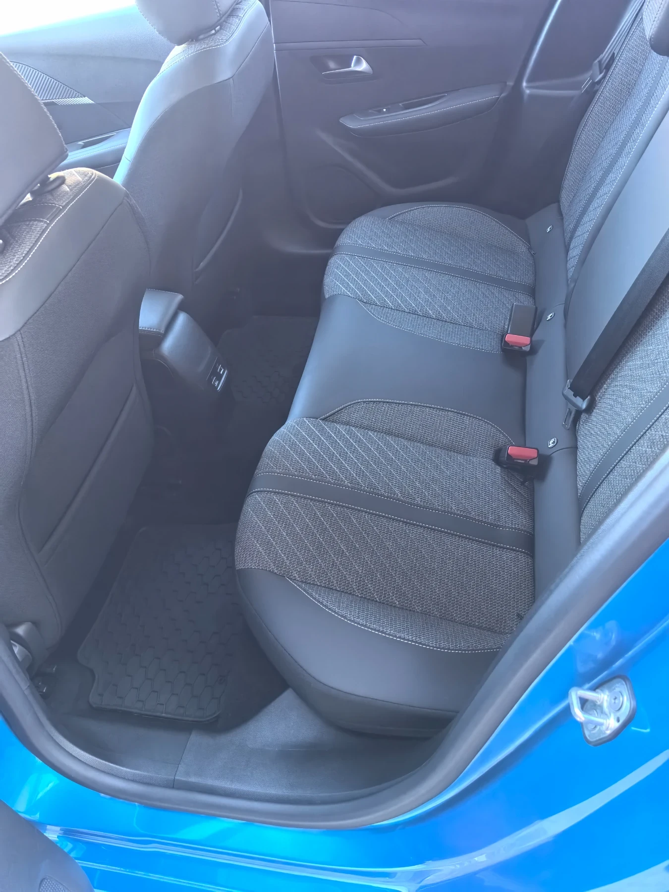 Peugeot 208 НОВА 10230км.ALLURE, снимка 10 - Автомобили и джипове - 56014628