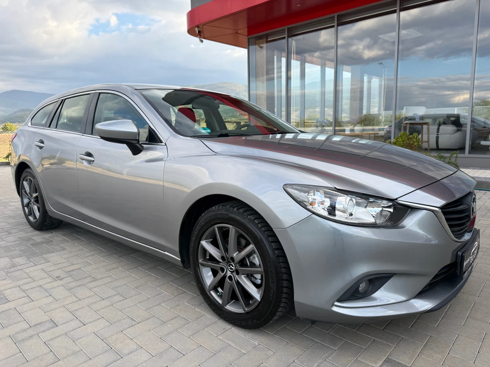 Mazda 6 2.0i SKYACTIV / NAVI / KEYLESS / FULL SERVICE, снимка 3 - Автомобили и джипове - 56316719