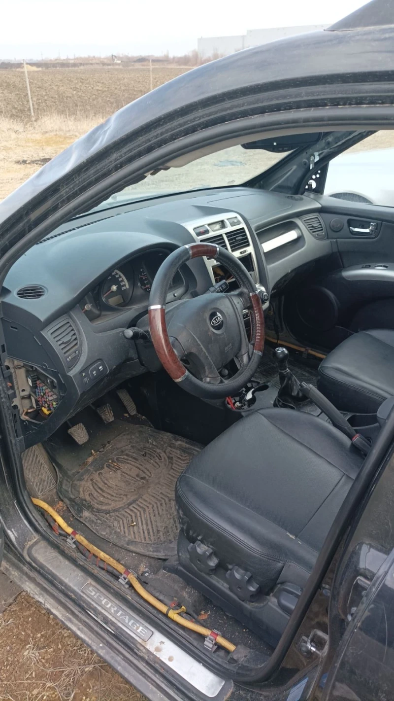 Kia Sportage 2.0D, снимка 8 - Автомобили и джипове - 49316279