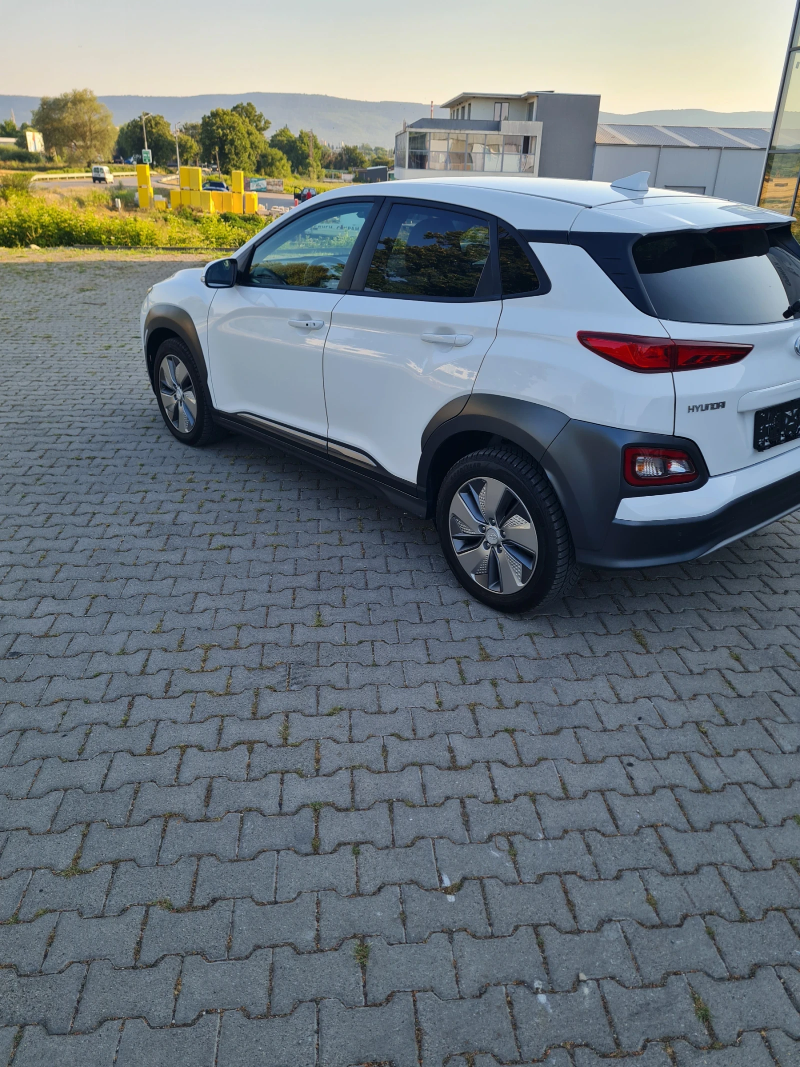 Hyundai Kona 64 KWh Premium  - изображение 4