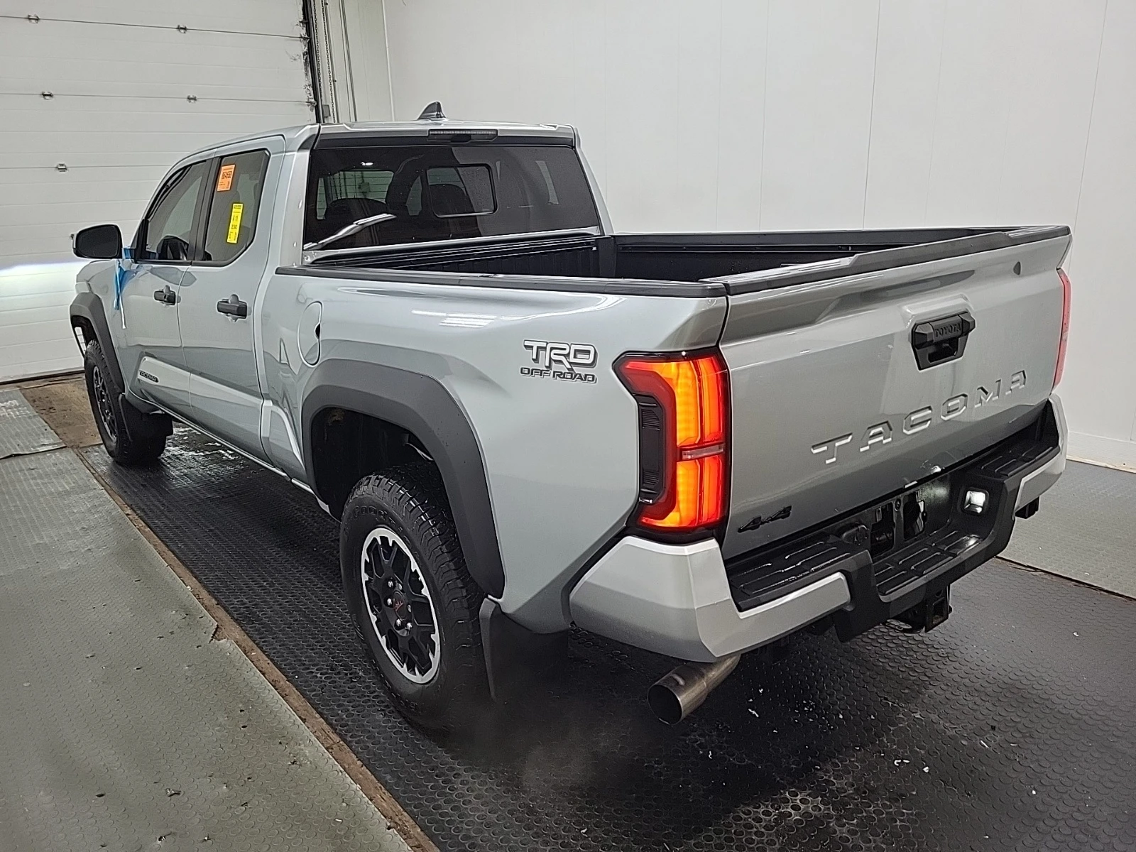 Toyota Tacoma CREW CAB STD BED * * CARFAX * * АВТО КРЕДИТ * * , снимка 6 - Автомобили и джипове - 54102152