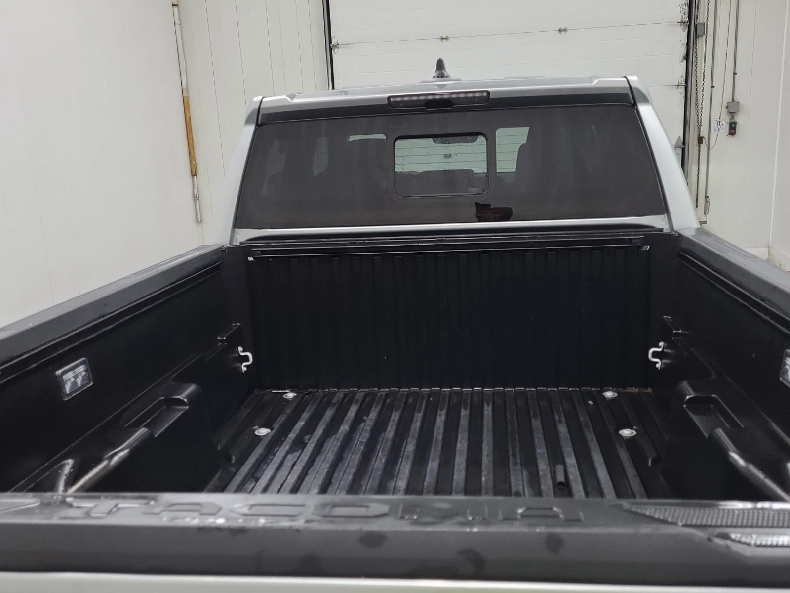 Toyota Tacoma CREW CAB STD BED * * CARFAX * * АВТО КРЕДИТ * * , снимка 13 - Автомобили и джипове - 54102152