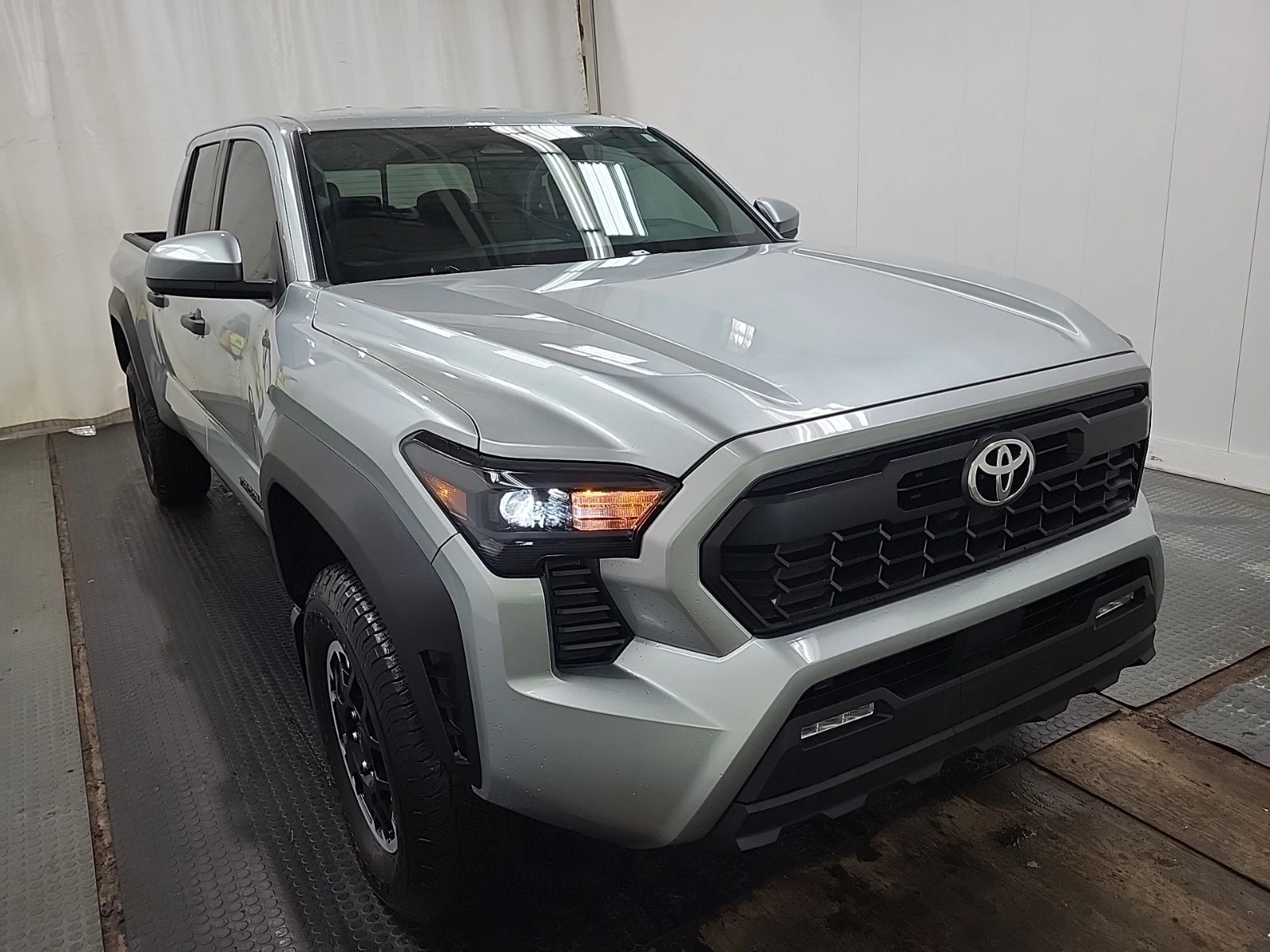 Toyota Tacoma CREW CAB STD BED * * CARFAX * * АВТО КРЕДИТ * * , снимка 3 - Автомобили и джипове - 54102152