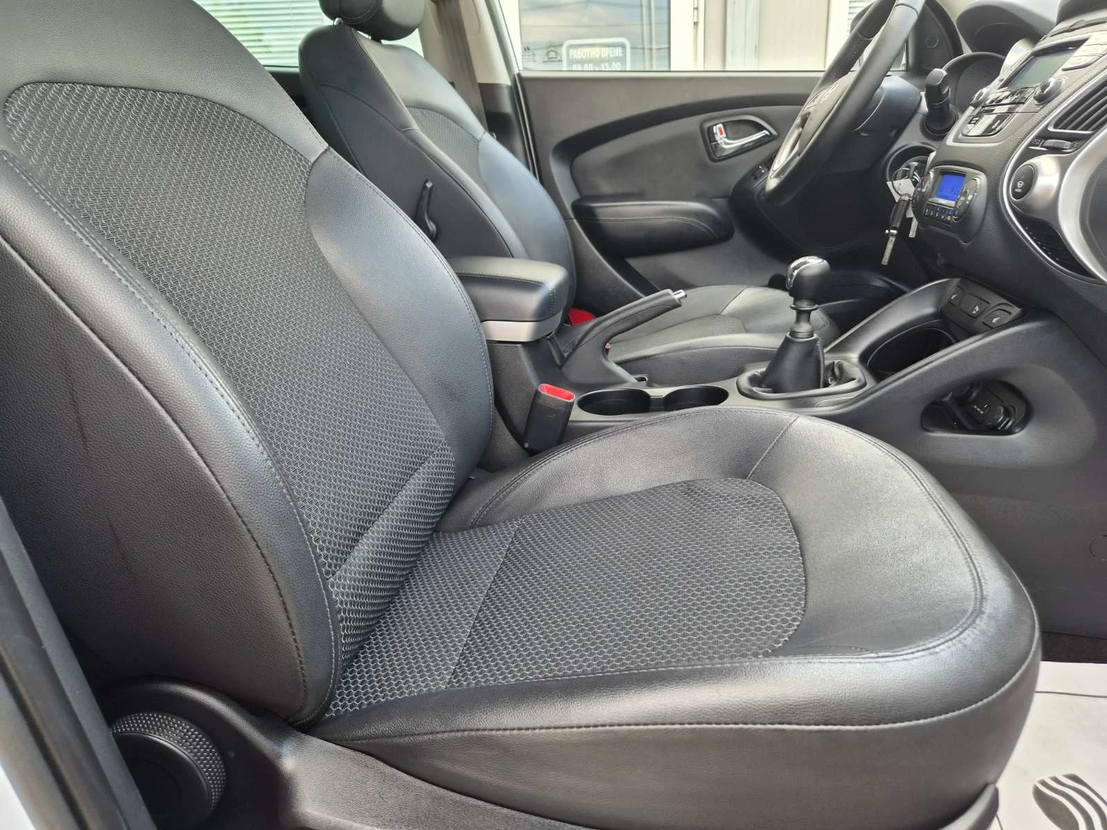 Hyundai IX35 2.0CRDI-190.000км, снимка 12 - Автомобили и джипове - 55287591