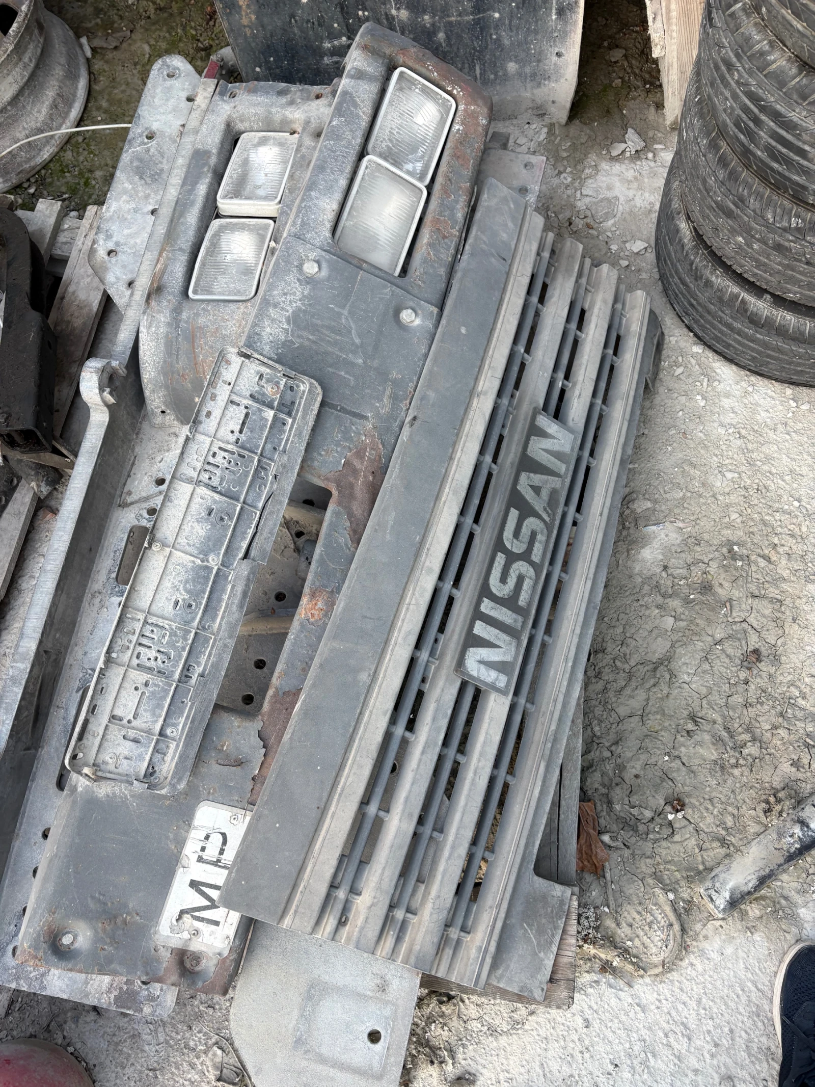Nissan 125  На части, снимка 9 - Камиони - 56021652