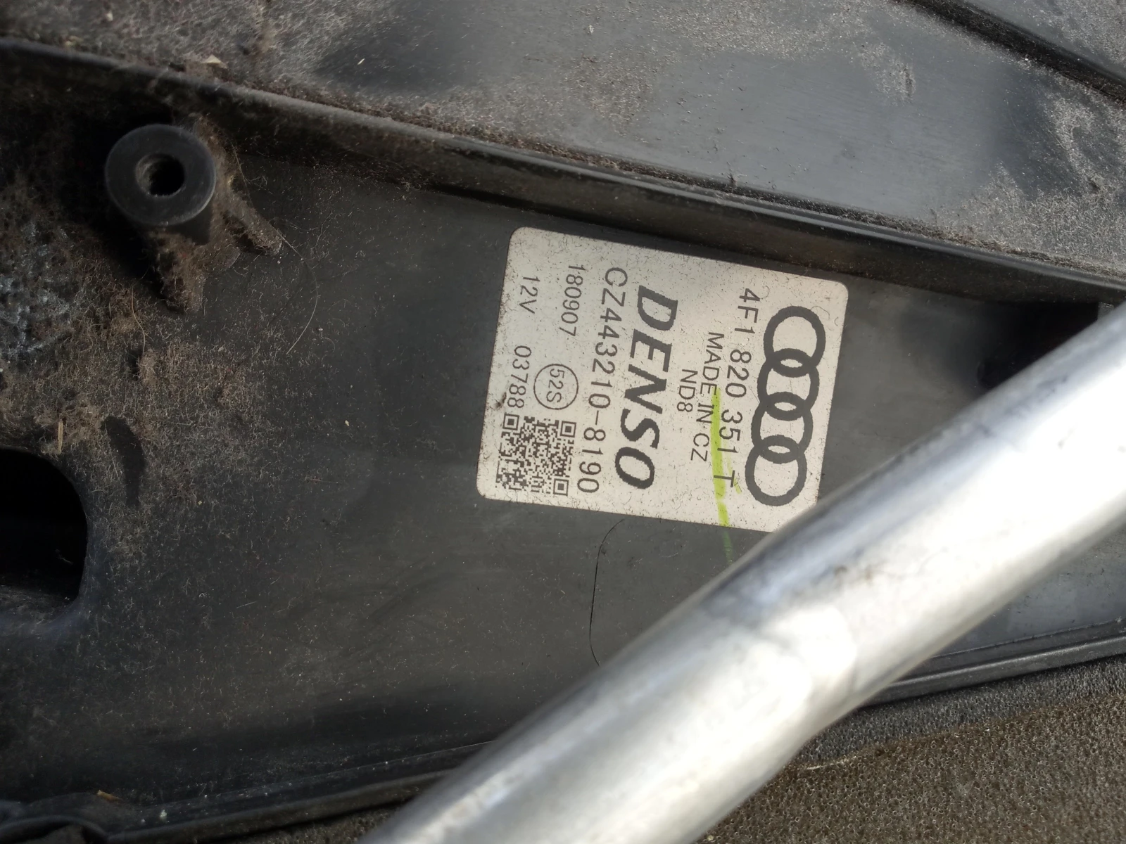     оригинално вътрешно климатично тяло (кутия за парно и климатик) за Audi A6 4F C6   40 Е, снимка 2 - Части - 55840211