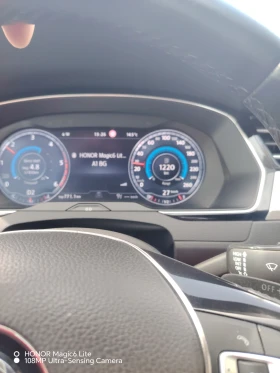 VW Passat Фул екстри, масаж, подгрев, дистроник! - 11000 € / 21514.13 лв. - 15501437 2