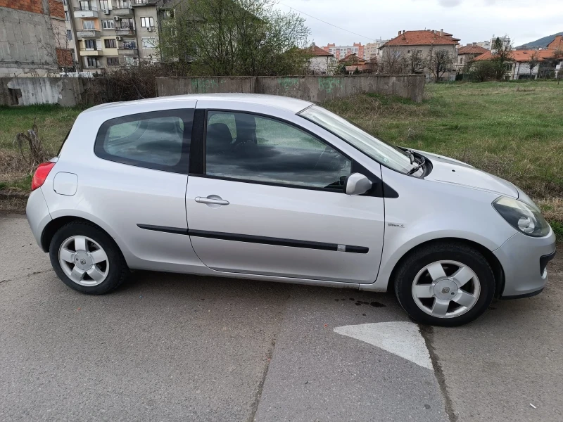Renault Clio, снимка 3 - Автомобили и джипове - 52285503