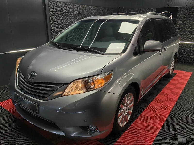Toyota Sienna 3.5* АВТОМАТ* ПАНОРАМА* TV* ПОДГРЕВ* JBL* CAM* TEM, снимка 2 - Автомобили и джипове - 51593929