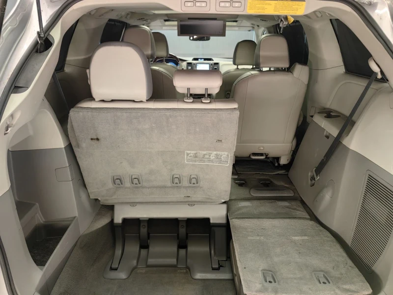 Toyota Sienna 3.5* АВТОМАТ* ПАНОРАМА* TV* ПОДГРЕВ* JBL* CAM* TEM, снимка 8 - Автомобили и джипове - 51593929