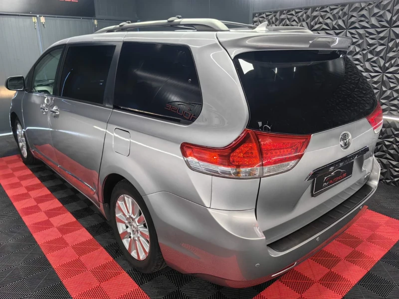 Toyota Sienna 3.5* АВТОМАТ* ПАНОРАМА* TV* ПОДГРЕВ* JBL* CAM* TEM, снимка 3 - Автомобили и джипове - 51593929