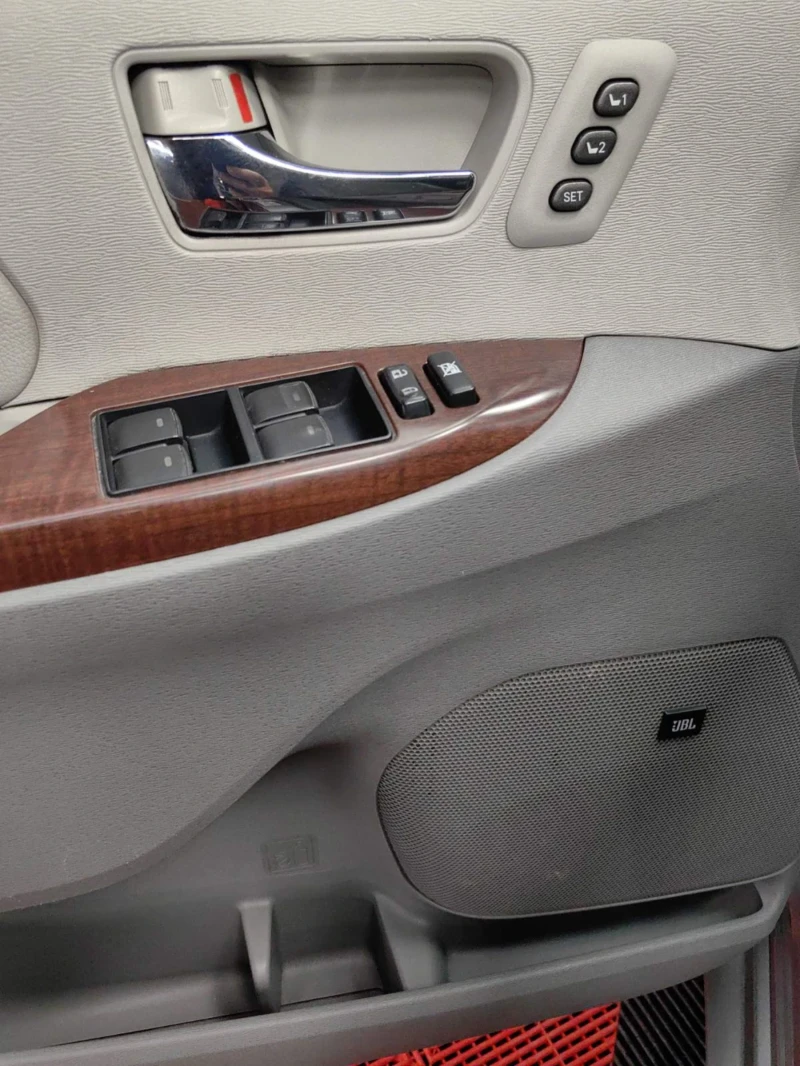 Toyota Sienna 3.5* АВТОМАТ* ПАНОРАМА* TV* ПОДГРЕВ* JBL* CAM* TEM, снимка 9 - Автомобили и джипове - 51593929