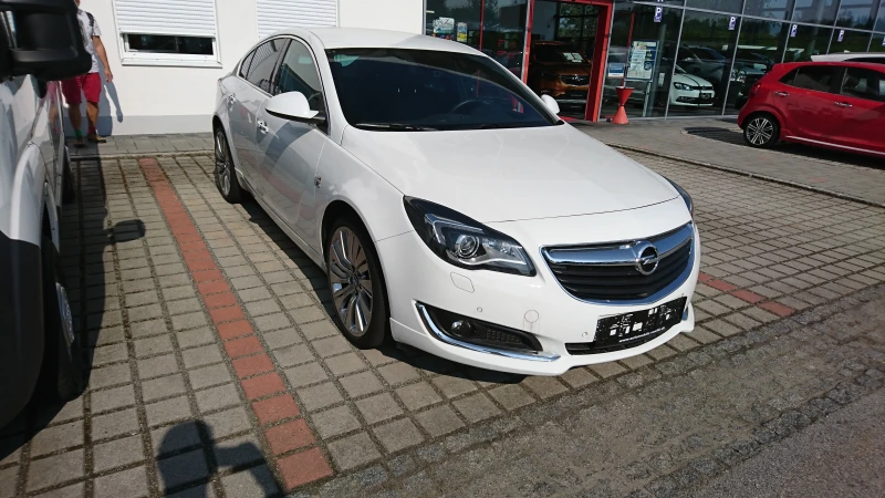 Opel Insignia, снимка 3 - Автомобили и джипове - 52275289