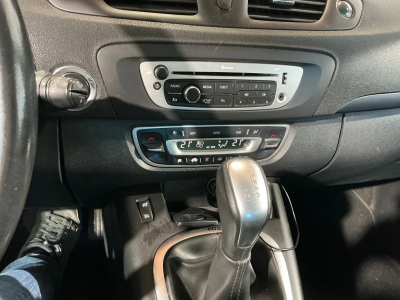 Renault Scenic 1, 5dci-LIMITED-AUTOMAT, снимка 9 - Автомобили и джипове - 53304415