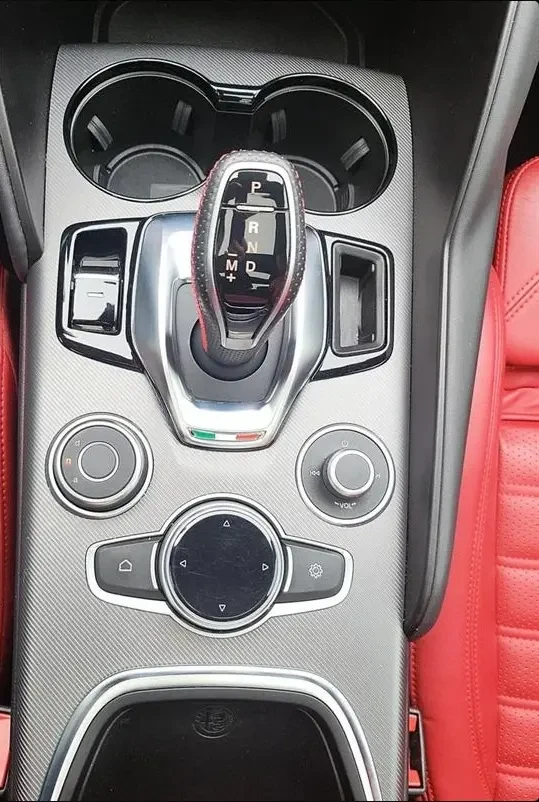 Alfa Romeo Giulia Ti Sport, снимка 13 - Автомобили и джипове - 55121824