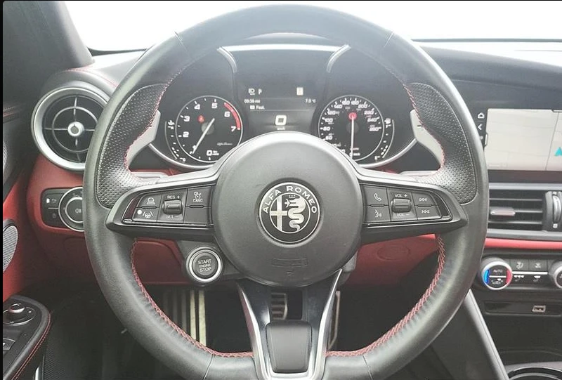Alfa Romeo Giulia Ti Sport, снимка 14 - Автомобили и джипове - 55121824