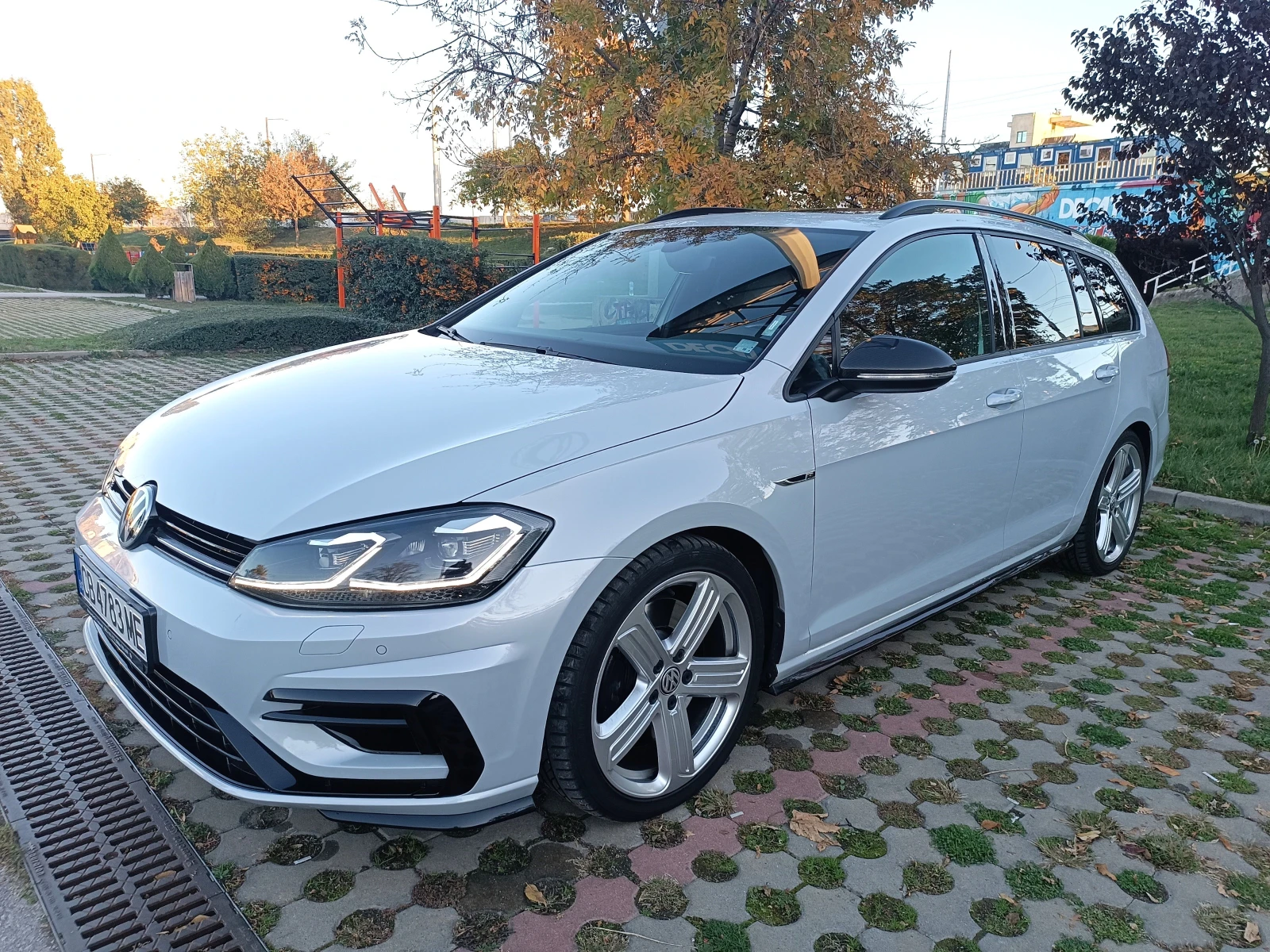 VW Golf R 2.0TSI 4MOTION - [1] 