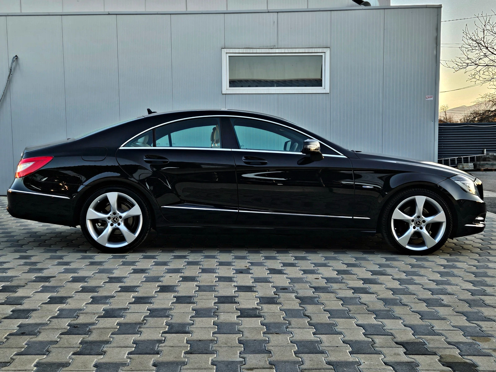 Mercedes-Benz CLS 350 AMG/4MATIC/GERMANY/CAMERA/AMBIENT/ADAPT LIGHTS/LIZ - изображение 4