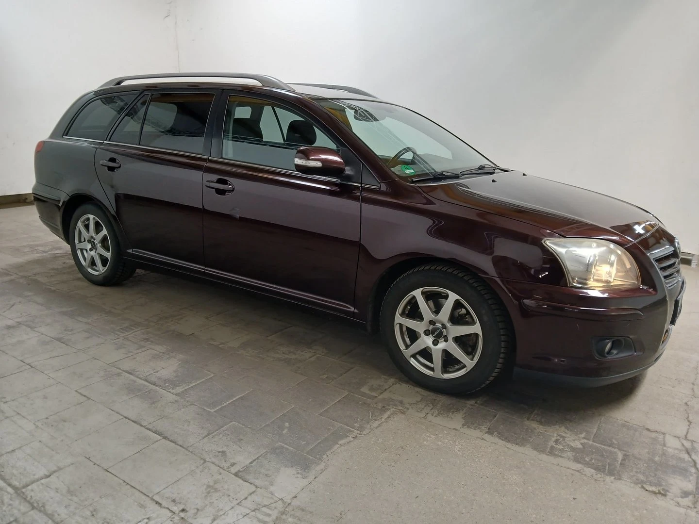 Toyota Avensis 2.0 D4D Германия Нави Реални КМ - изображение 7